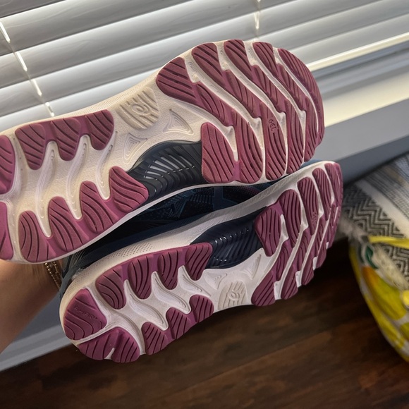 ASICS Gel Nimbus Shoes - Picture 2 of 4